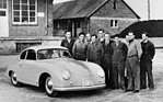 Bild: Porsche 356 Coupé (1950) - Ab März werden die ersten Sportwagen produziert und für 10'200 DM angeboten - Der erste Händler war Walter Glöckler