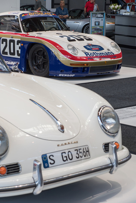 Porsche 356 - Porsche 356 vor 961 am Messestand Porsche 70 Jahre Faszination Sportwagen - Motorworld Classics Bodensee 2018