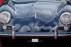 Porsche 356 Pre-A 1500 Cabriolet (1958) - der Himmel spiegelt sich fotogen in der Haube - an der Dolder-Versteigerung der Oldtimer Galerie am 11. Juni 2016