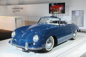 Porsche 356 Pre-A Cabriolet (1954) - Knickscheiben-Cabriolet auf dem Stand von Porsche Classic Zürich - Auto Zürich 2021