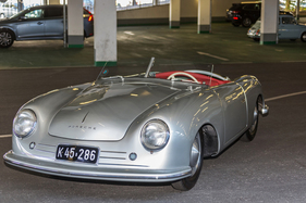 Porsche 356 Roadster in der Garage- Porsche Soundnacht 2018