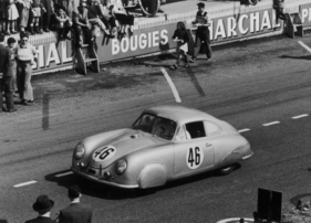 Porsche 356 SL (1951) - Auguste Veuillet und Edmond Mouche erreichten damit bei dem ersten Einsatz eines Porsche in Le Mans am 23./24. Juni 1951 den Sieg in der Klasse bis 1100 ccm Porsche 356 SL (1951) - Auguste Veuillet und Edmond Mouche erreichten damit bei dem ersten Einsatz eines Porsche in Le Mans am 23./24. Juni 1951 den Sieg in der Klasse bis 1100 ccm