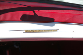 Porsche 356 Speedster 1500 (1955) - Porsche-Schriftzug im Innenraum