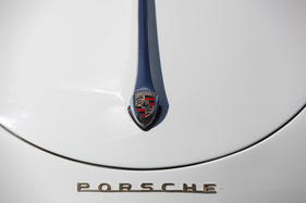 Porsche 356 Speedster 1500 (1955) - den langen Steg auf der Fronthaube hatte zunächst nur der Speedster