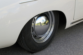 Porsche 356 Speedster 1500 (1955) - die Radkappen gehörten damals dazu