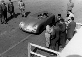 Bild: Porsche 356 Speedster Carrera (1957) - Goetze, Strähle und von Frankenberg erzielten drei internationale Automobilrekorde über 1000 Meilen, 2000 km und 12 Stunden