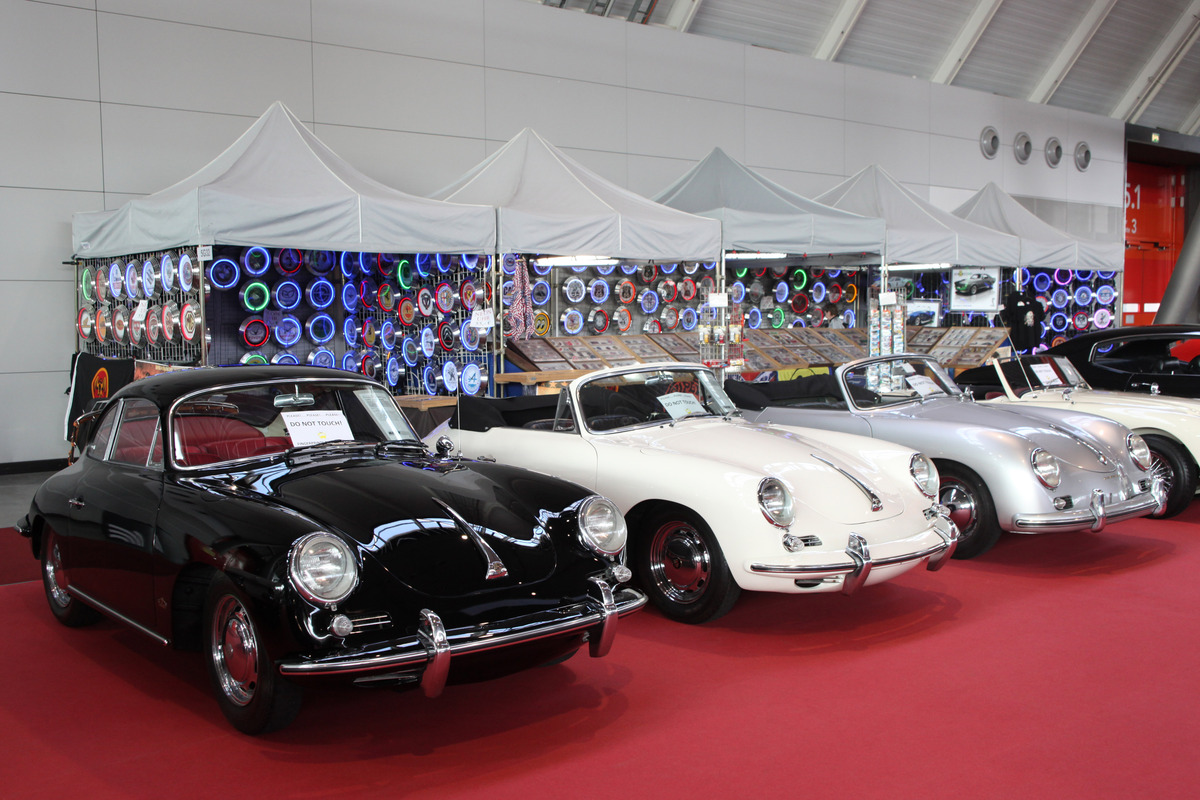 Porsche 356 variants in different colors are offered - Retro Classics Stuttgart 2014