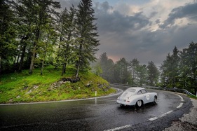 Porsche 356 bei der Fahrt auf den Gaisberg