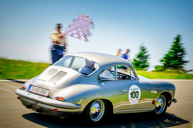 Porsche 356 kommt oben auf dem Gaisberg an - Gaisbergrennen 2025