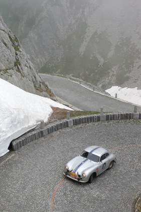 Porsche 356A (1957) - an der Rallye Peking-Paris 2013 - Sonderprüfung Tremola Tag 31