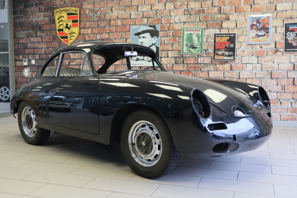 Bild: Porsche 356C (1964) - für Rallye-Einsatz vorbereitet bei Porsche Classic Zürich