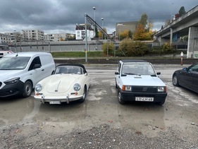 Porsche 356C Cabriolet (1964) – Zwei Besucherfahrzeuge abseits des Besucherstroms - Oldtimermesse St. Gallen