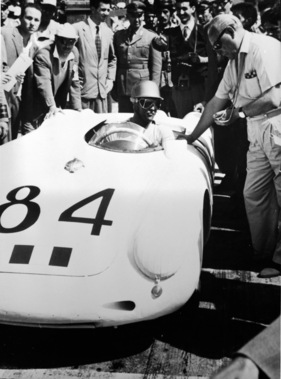 Porsche 550 A Spyder (1956) - Den ersten Gesamtsieg in einem wichtigen internationalen Rennen erreichte Porsche bei der Targa Florio am 10. Juni 1956.