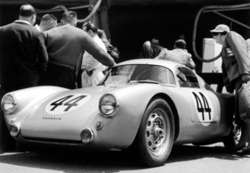 Porsche 550 Coupe (1953) in Le Mans 1953 - Hans Herrmann fuhr 1953 zum ersten Mal in Le Mans und sicherte Platz 2 in seiner Klasse nach dem Porsche 550 von Richard von Frankenberg und Paul Frère