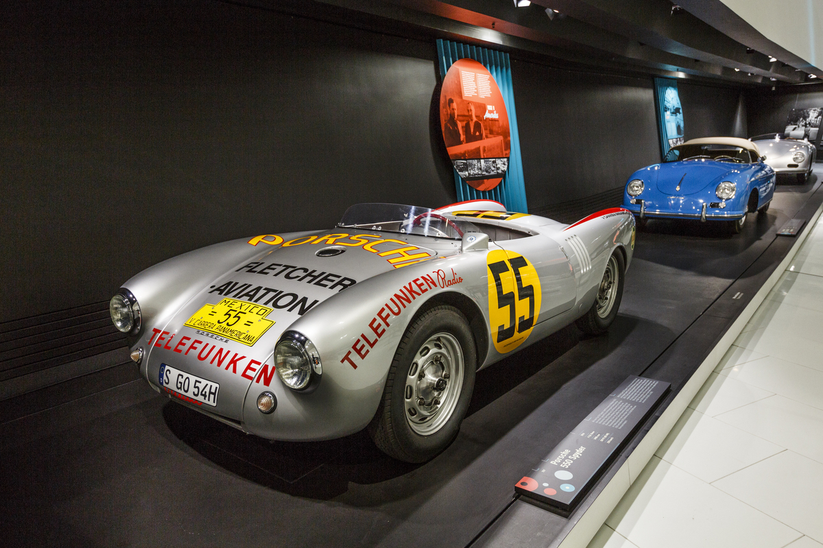 Porsche 550 Spyder an der Ausstellung "Porsche und die Fifties" im Porsche-Museum Stuttgart 2015