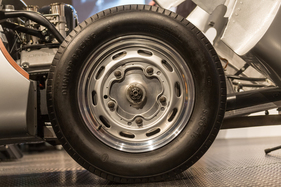 Porsche 550A Spyder (1956) - Hinterrad - an der Porsche Soundnacht