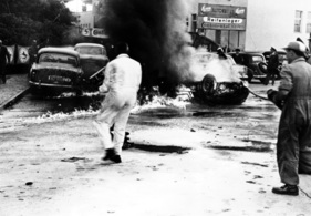 Porsche 645 (1956) – Nach von Frankenbergs Unfall geht sein Wagen in Flammen auf (1956)
