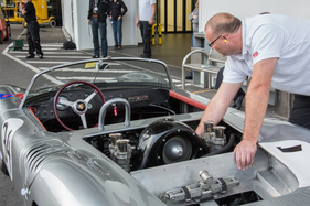 Porsche 718 RS 60 Spyder (1960) - Benzinzufuhr per Handsteuerung