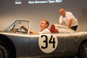 Porsche 718 RS 60 Spyder (1960) - wird hereingebracht