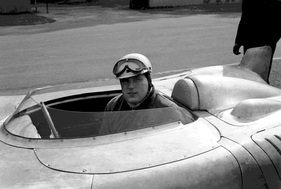 Porsche 718 RSK (1961) - Herbert Linge am Lenkrad des Mittelmotor-Sportwagens