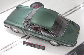 Porsche 754 T7 von 1959 - um mehr Kopfreiheit zu erreichen, weist der 911-Vorläufer ein leichtes Stufenheck auf - 50 Jahre Porsche 911 im Porsche-Museum
