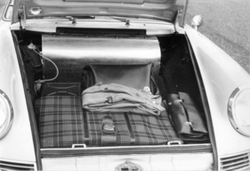 Porsche 901 (1964) - Blick in den vorne liegenden Kofferraum eines Testwagens