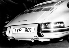 Porsche 901 (1964) - gently sloping rear of the new sports car, which is to go into series production in summer 1964 and is still called the 901 in Geneva - Geneva Motor Show 1964