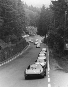 Porsche 904 (1965) - Ben Pon gewinnt beim Solitude-Rennen 1965 die GT-Klasse bis 2500ccm auf seinem Porsche 904