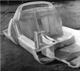 Porsche 904 Carrera GTS (1964) - der zentrale Karosserieteil aus GFK