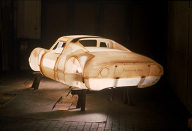 Porsche 904 Carrera GTS Coupé (1964) - Der erste Porsche mit glasfaserverstärkter Kunststoffkarosserie macht durch sein Design und seine Fahrleistungen auf sich aufmerksam