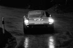Porsche 904 GTS (1964) - Rolf Stommelen mit dem Porscheh 904 Carrera GTS beim Gaisbergrennen 1965