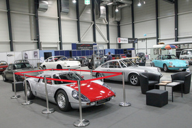 Porsche 904 GTS (1964) - with six-cylinder engine, surrounded by Porsche 901/911 on the stand of Porsche Classic Partner Zurich - Swiss Classic World Lucerne 2021