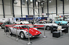 Porsche 904 GTS (1964) - mit Sechszylindermotor, umgeben von Porsche 901/911 auf dem Stand von Porsche Classic Partner Zürich - Swiss Classic World Luzern 2021