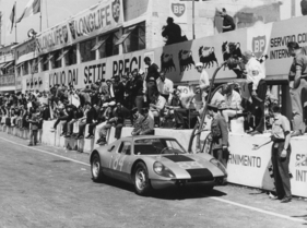 Porsche 904 an den Boxen der Targa Florio 1964
