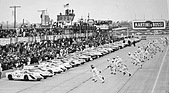 Porsche 907 (1968) - Der immer wieder von allen Fans heiss erwartete Start! Der vorderste Porsche 907 mit der Nummer #49 wurde Gesamtsieger - Jo Siffert und Hans Herrmann (12 Stunden von Sebring 1968)