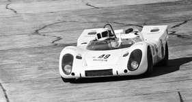 Porsche 907 (1968) - Nummer 29 in der Hand von Helmut Krause, hier am 18. Oktober 1970 auf dem Nürburgring als Spider zu sehen