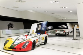 Porsche 908/02 Spyder LH (1970) an der Sonderausstellung im Porsche Museum: Erstmals ausgestellt - Der Porsche 908/02 Spyder LH, besser bekannt als Haifischflosse, holt 1970 den 3. Platz im Gesamtklassement.