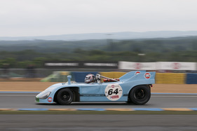 Porsche 908/3 (1971) Volle Beschleunigung Richtung Dunlop - Gesamtplatz 2 im Plateau 5 (1966-1971) an der Le Mans Classic 2012