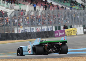 Porsche 908/3 (1971) kurz vor der Start/Ziel-Geraden - Gesamtplatz 2 im Plateau 5 (1966-1971) an der Le Mans Classic 2012