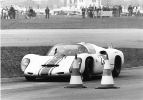 Porsche 910 (1968) - André Wicky als Sieger in der Kategorie Sport am Slalom auf dem Flugplatz von Lodrino