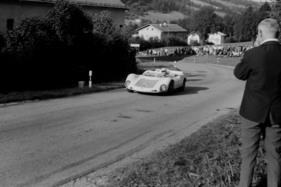Porsche 910/8 Bergspyder (1967) - Rolf Stommelen im offenen Porsche-Prototypen am Gaisbergrennen 1967