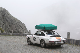 Porsche 911 (1965) - an der Rallye Peking-Paris 2013 - Sonderprüfung Tremola Tag 31