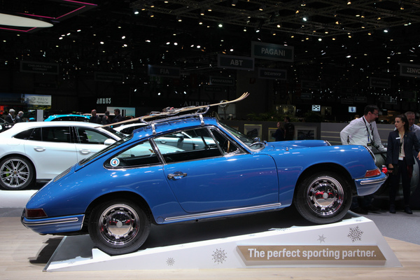 Porsche 911 (1965) - mit Skiern - Genfer Automobilsalon 2019