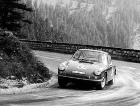 Porsche 911 (1966) - Eberhard Mahle im 166 PS starken Porsche in Rossfeld 1966 beim ersten Rennen zur Europa Bergmeisterschaft (1966)