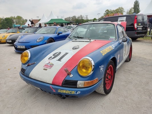Porsche 911 (1971) mit amerikanischer Kriegsbemalung – Porsche-Treffen Dinslaken 2022