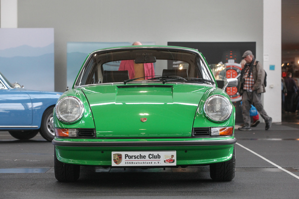 Porsche 911 (1972) - in Vipergrün auf dem Clubstand - Motorworld Classics Bodensee 2022