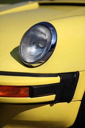 Porsche 911 (1975) - Scheinwerfer mit Chromringen