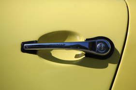 Porsche 911 (1975) - Türgriff klassischer Natur