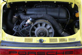 Porsche 911 (1975) - der flach bauende Sechszylinderboxer mit Einspritzung