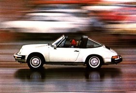 Porsche 911 (1976) - als Targa auch bei Regen gerne offen gefahren - aus einem Verkaufsprospekt